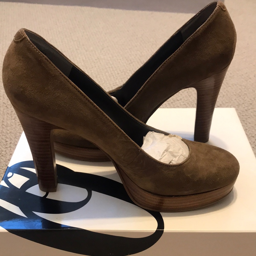Brown suede Nine West heel, size 7.5 M